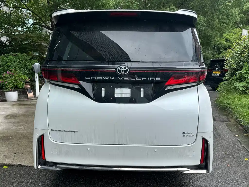 Toyota Vellfire — фото 12