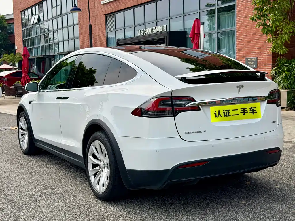 Tesla Model X 2017 — фото 3