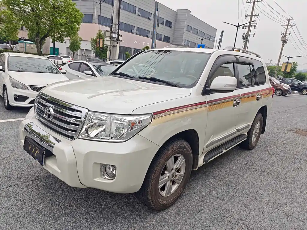Toyota Land Cruiser 2015 — фото 1