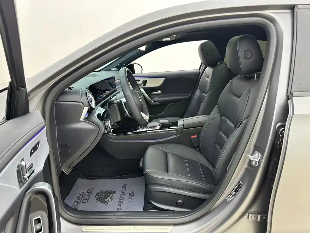 Mercedes-Benz A-Class AMG 2024 — фото 8