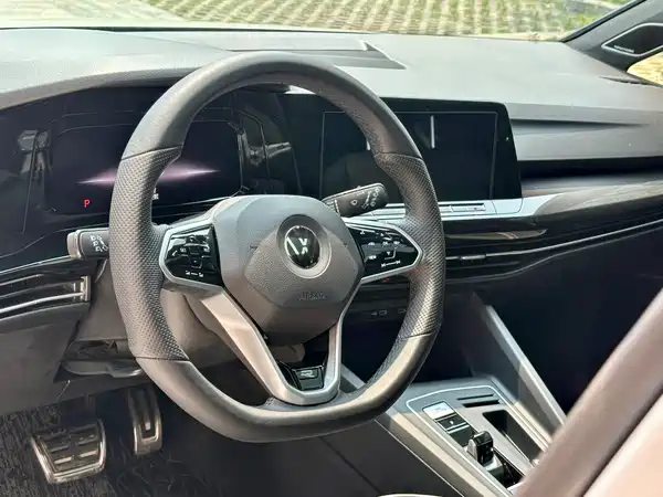Volkswagen Golf 2023