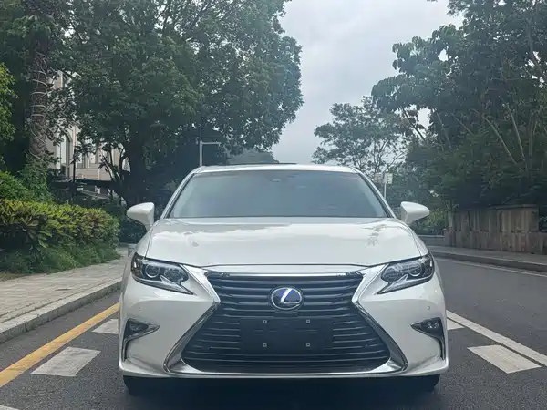 Lexus ES 2018