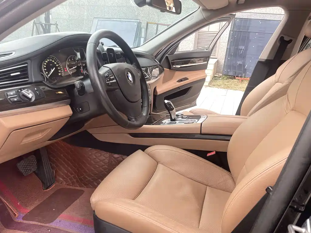 BMW 7 Series 2012 — фото 10