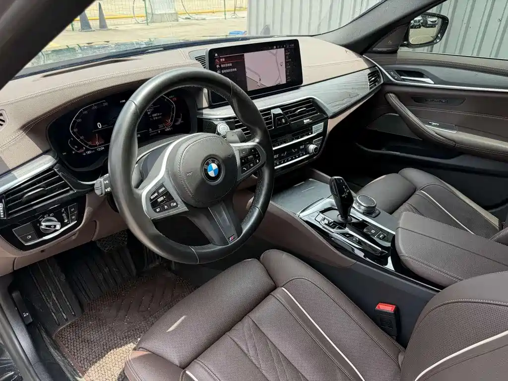 BMW 5 Series 2021 — фото 10