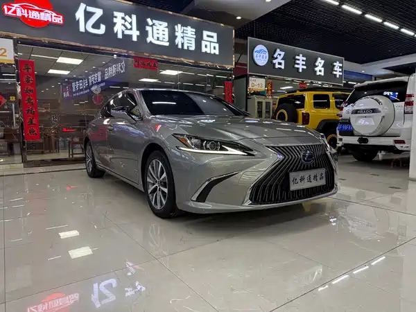 Lexus ES 2020