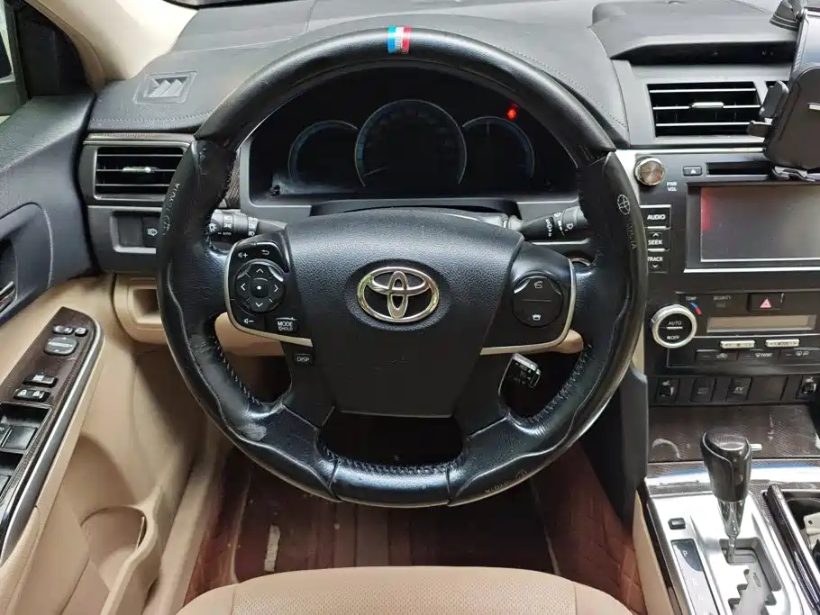 Toyota Camry 2015 — фото 15