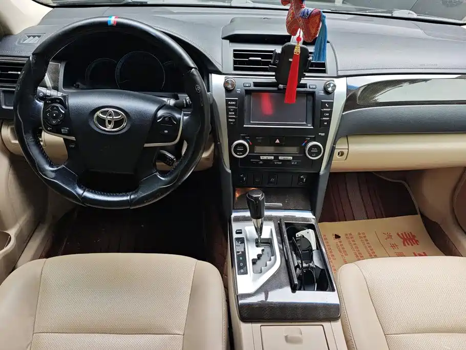 Toyota Camry 2015 — фото 12