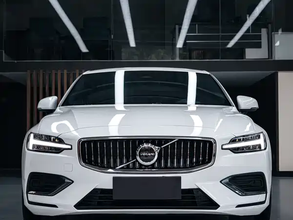 Volvo S60 2025