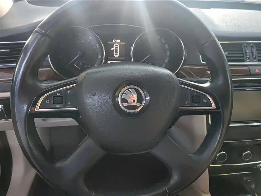 Skoda Superb 2015 — фото 15