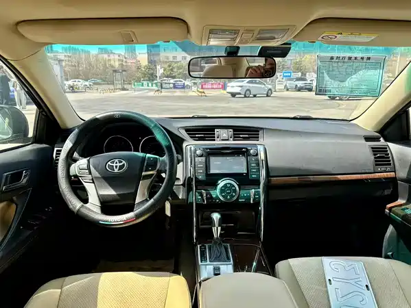 Toyota Reiz 2013