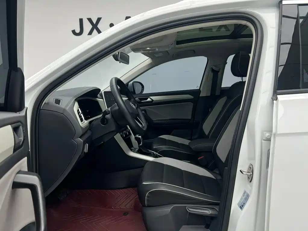 Volkswagen T-Roc 2023 — фото 15