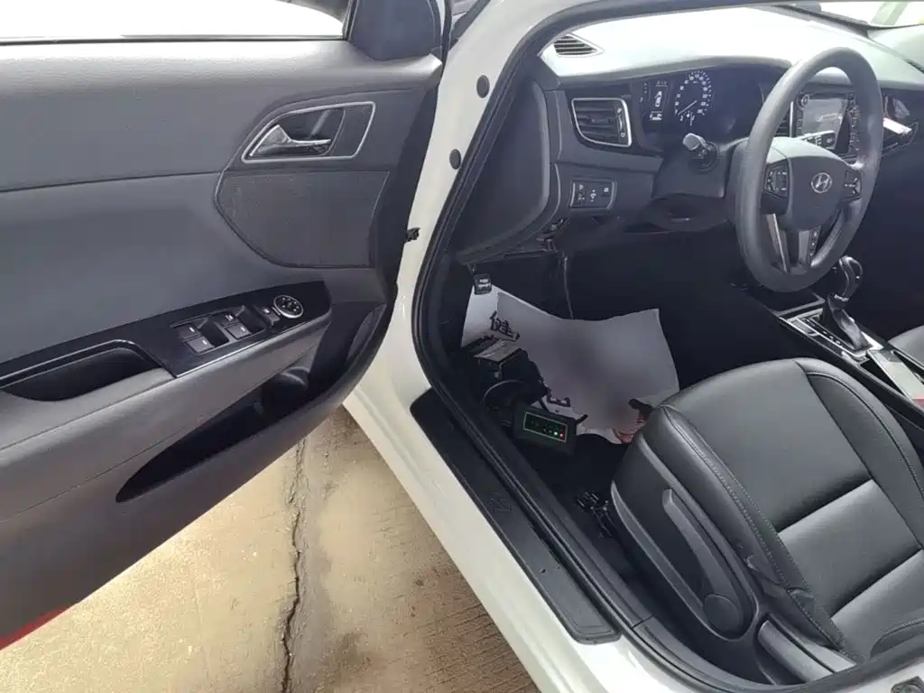 Hyundai Mistra 2015 — фото 16