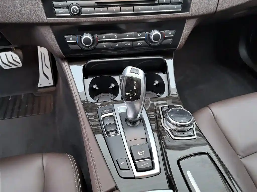 BMW 5 Series 2014 — фото 13