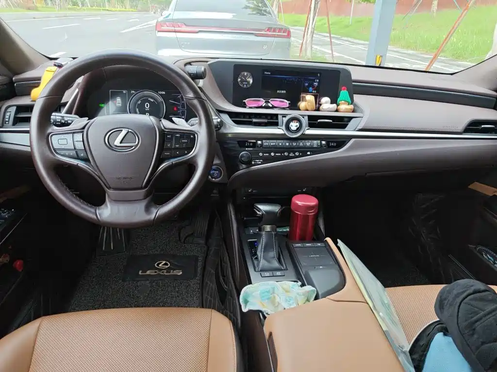 Lexus ES 2019 — фото 13