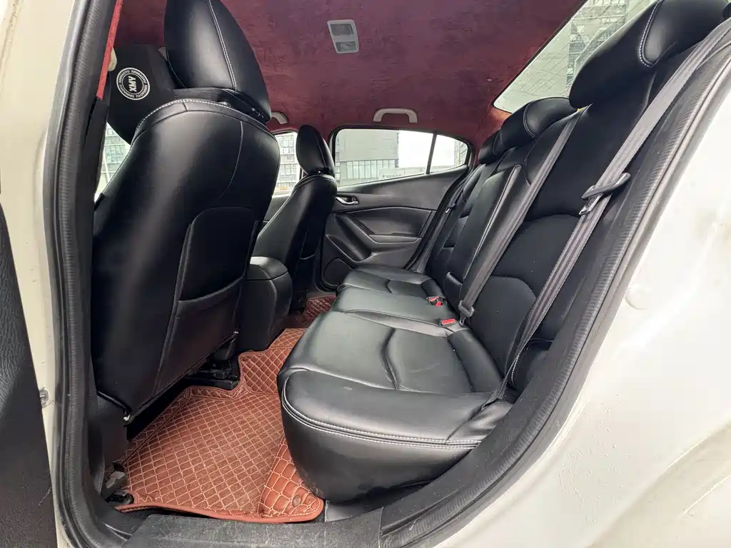 Mazda 3 Axela 2015