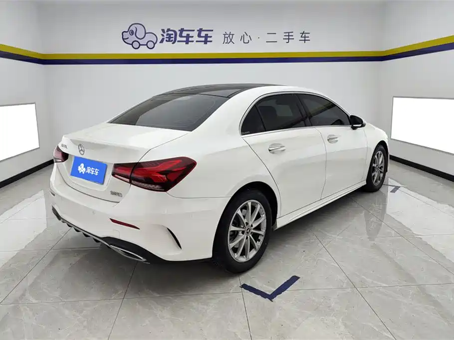 Mercedes-Benz A-Class 2022 — фото 3