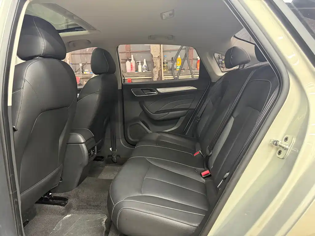 Roewe i6 New Energy 2018 — фото 30