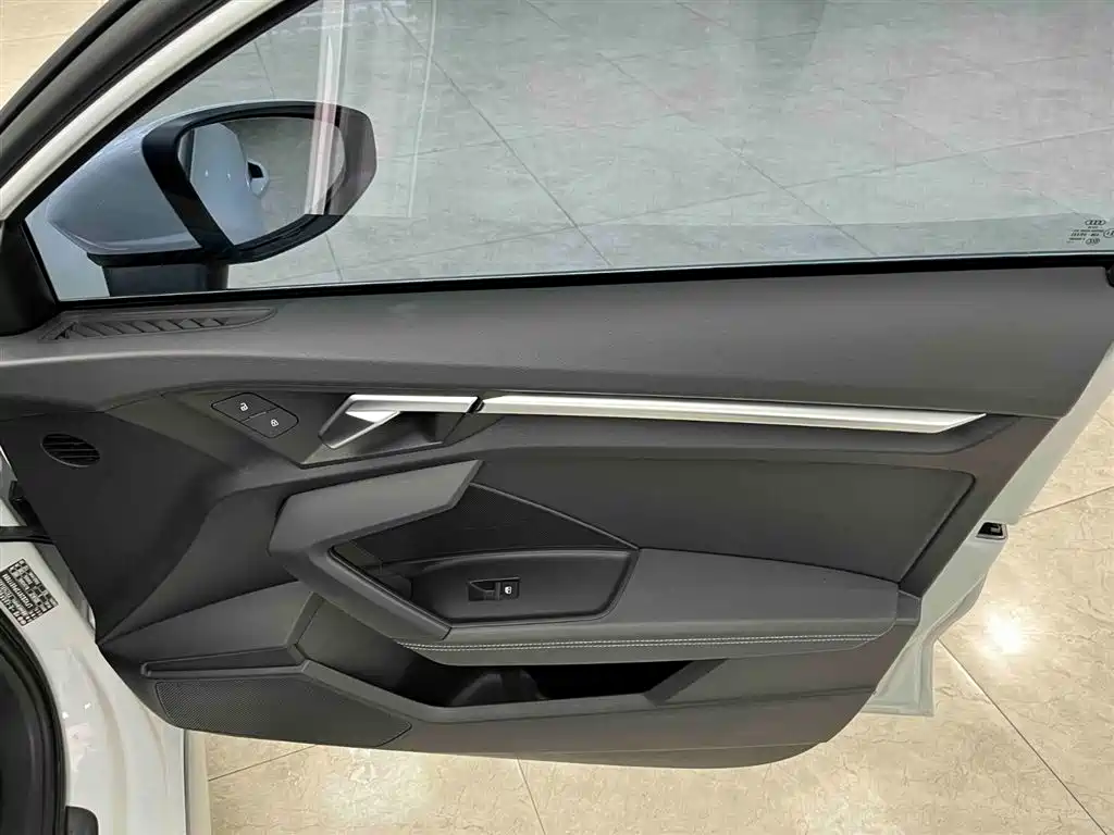 Audi A3 2023 — фото 12
