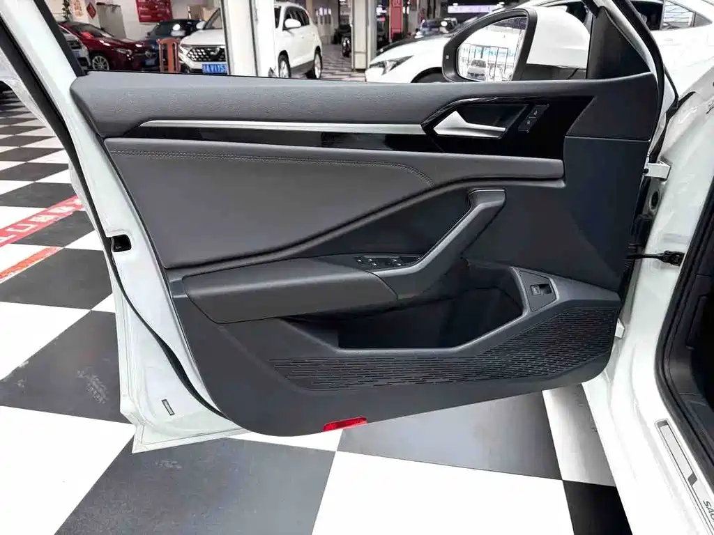 Volkswagen Sagitar 2022