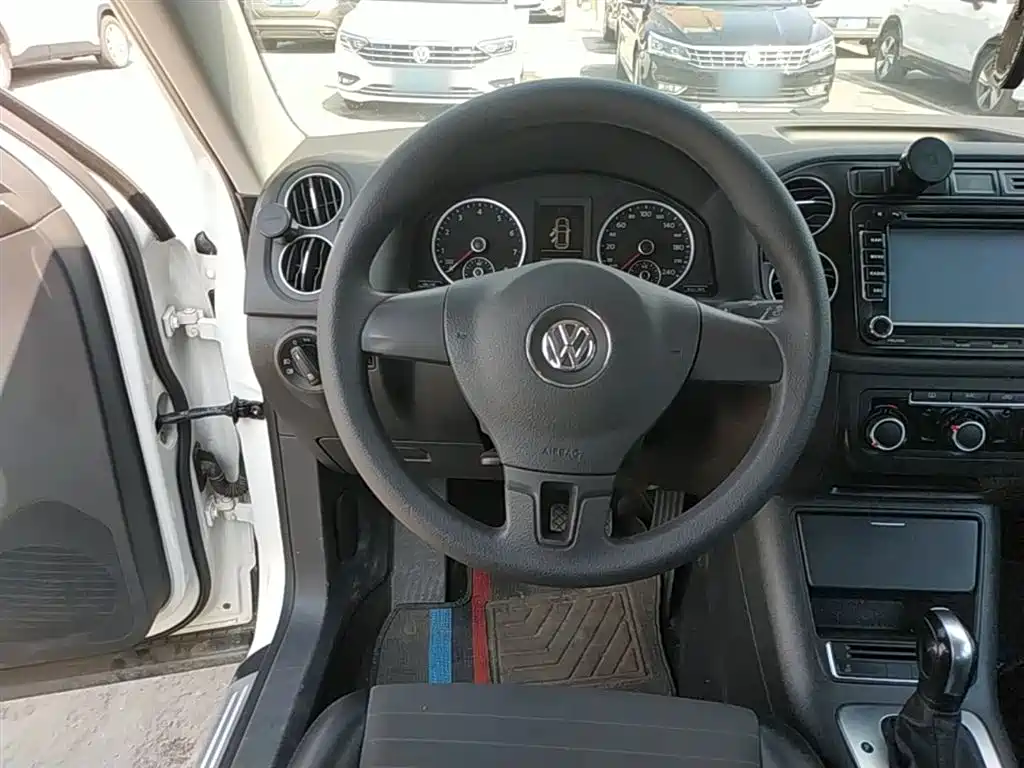 Volkswagen Tiguan 2015 — фото 11