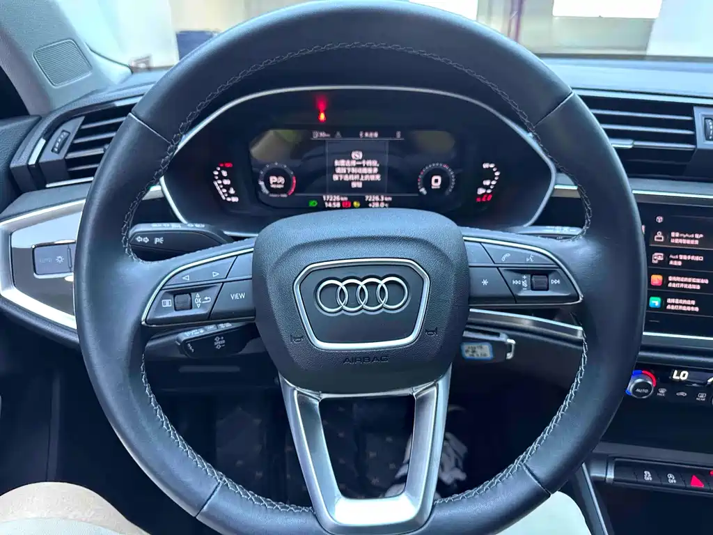 Audi Q3 2023 — фото 12