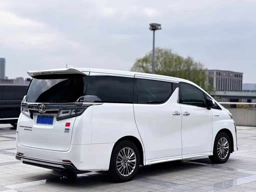 Toyota Vellfire 2022 — фото 5