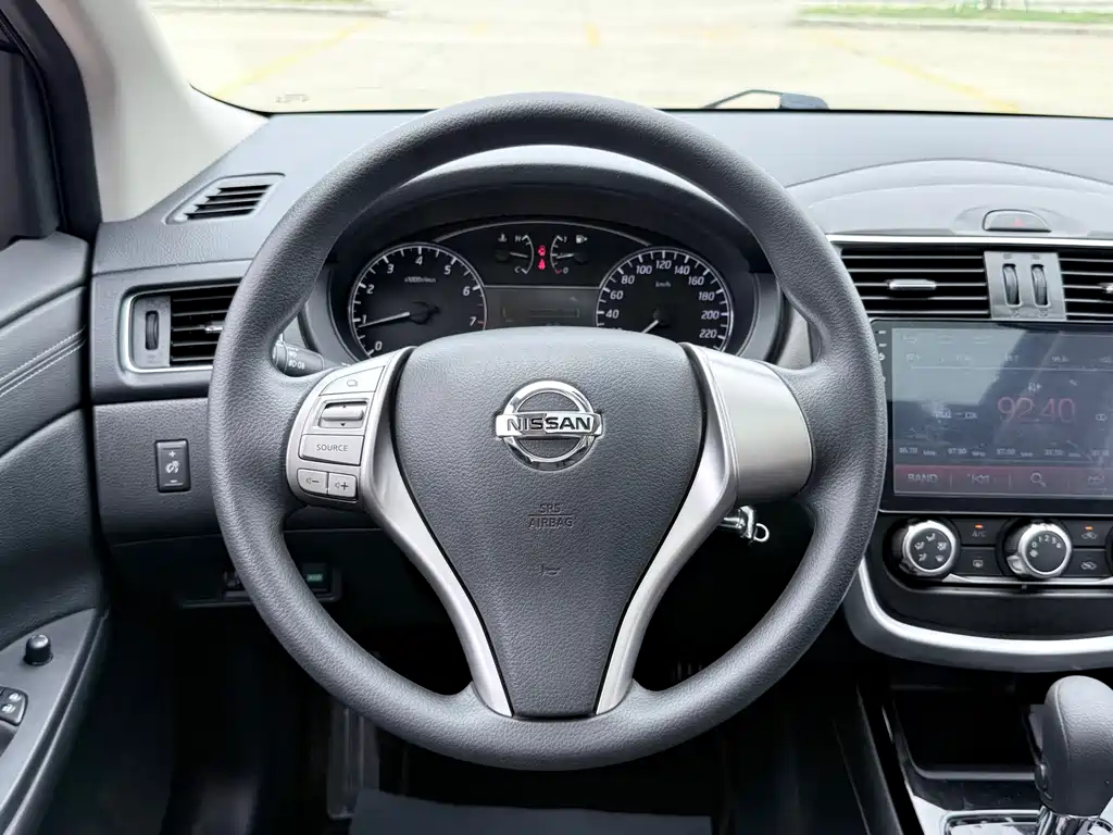 Nissan Tiida 2017 — фото 17