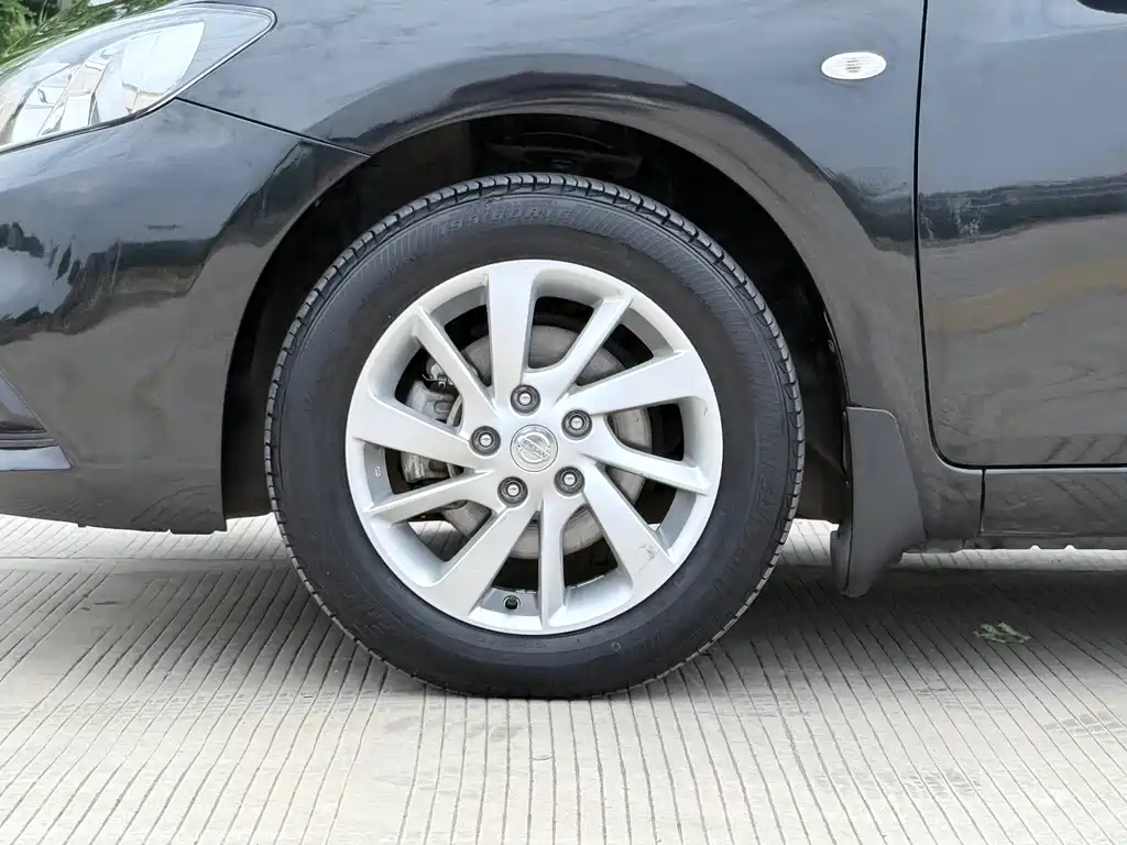 Nissan Tiida 2017 — фото 21