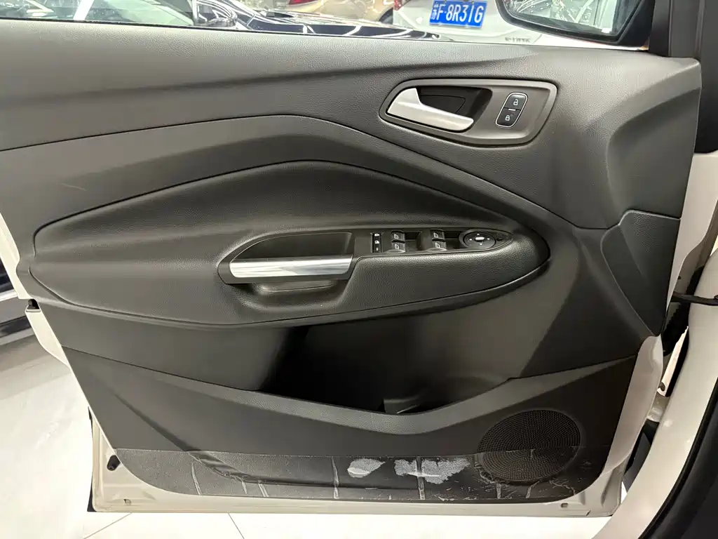 Ford Kuga 2017 — фото 11