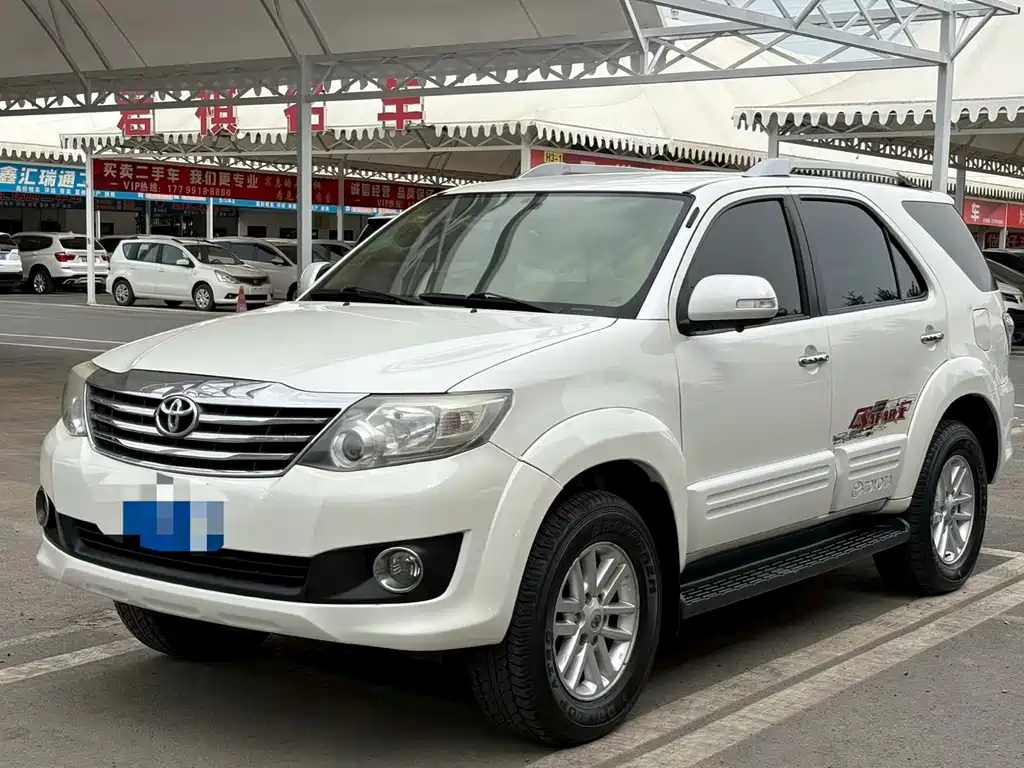 Toyota Fortuner 2015 — фото 3