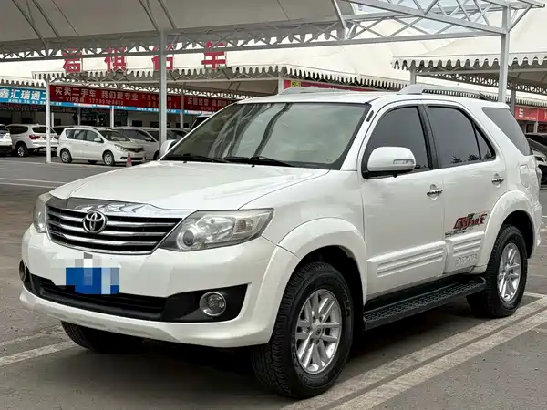Toyota Fortuner 2015