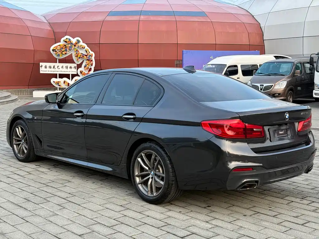 BMW 5 Series 2018 — фото 6