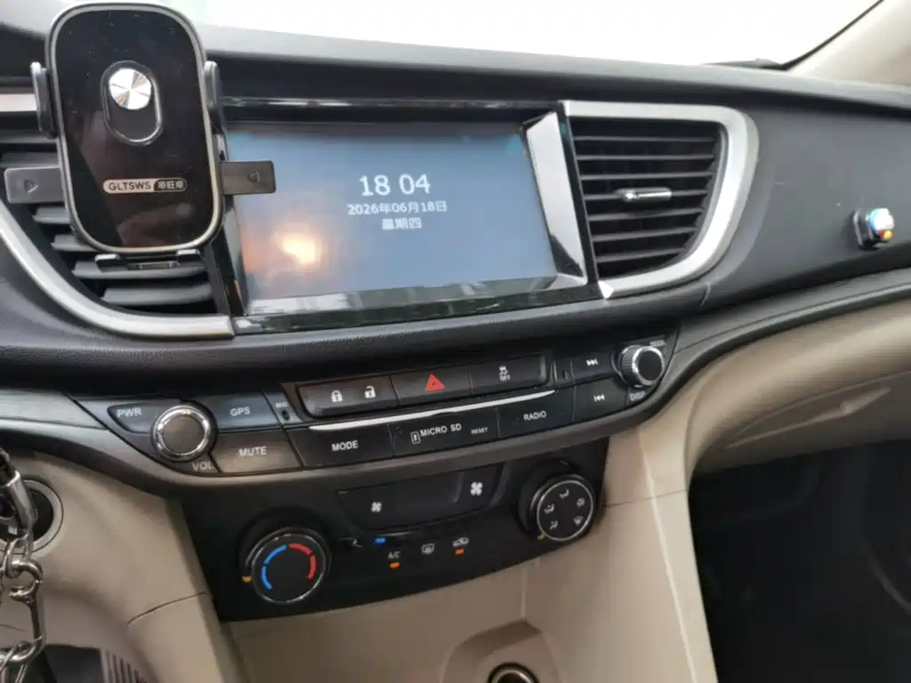 Buick Excelle 2016 — фото 13