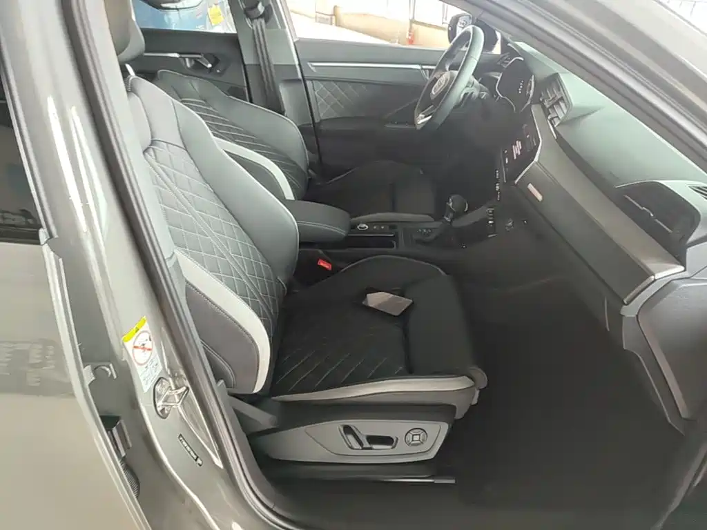 Audi Q3 Sportback 2025 — фото 25