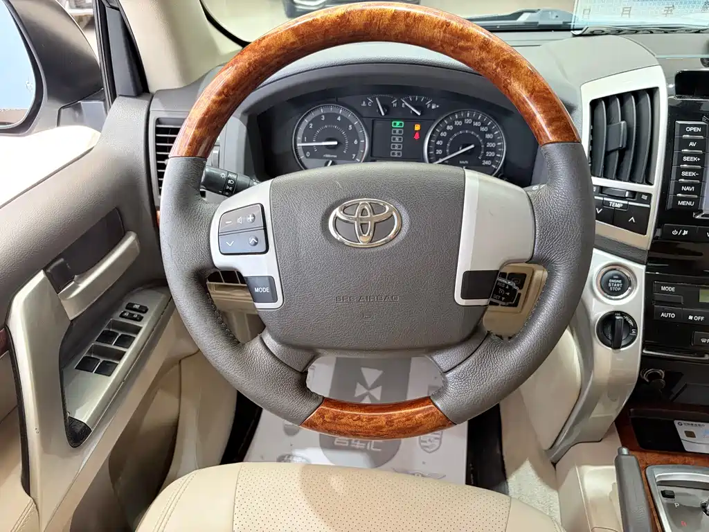 Toyota Land Cruiser 2015 — фото 12