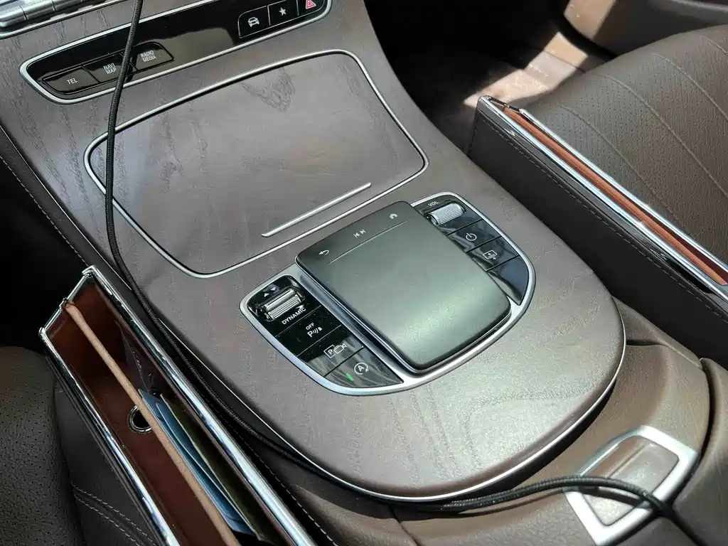 Mercedes-Benz E-Class 2023 — фото 8