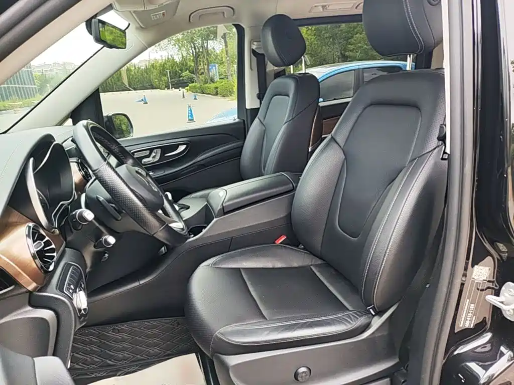 Mercedes-Benz V-Class 2022 — фото 15