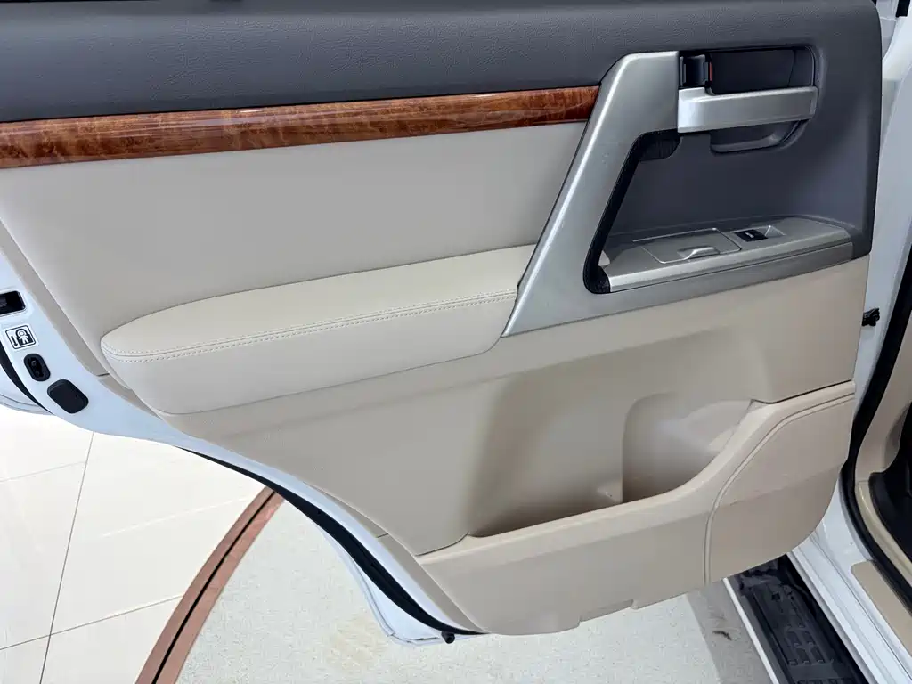 Toyota Land Cruiser 2015 — фото 18