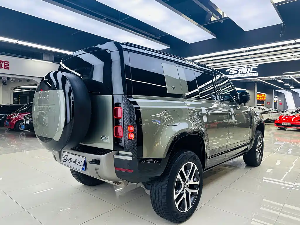 Land Rover Defender 2023 — фото 5