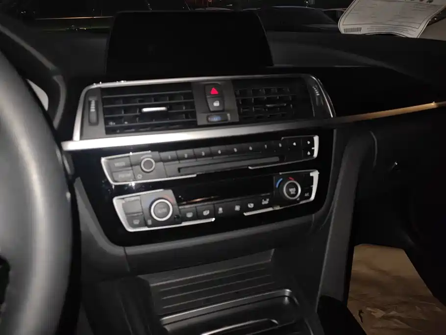 BMW 3 Series 2017 — фото 13