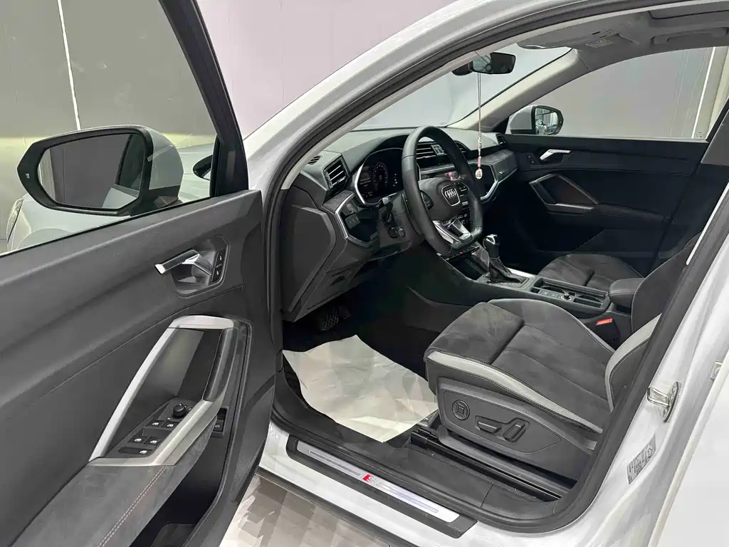 Audi Q3 2022 — фото 10