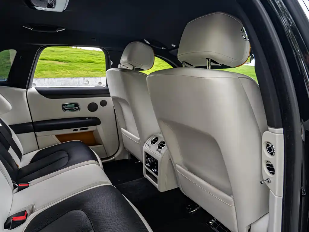 Rolls-Royce Ghost 2021 — фото 11