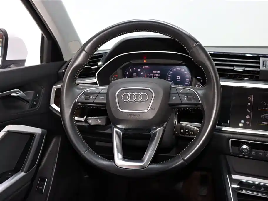 Audi Q3 2020 — фото 13