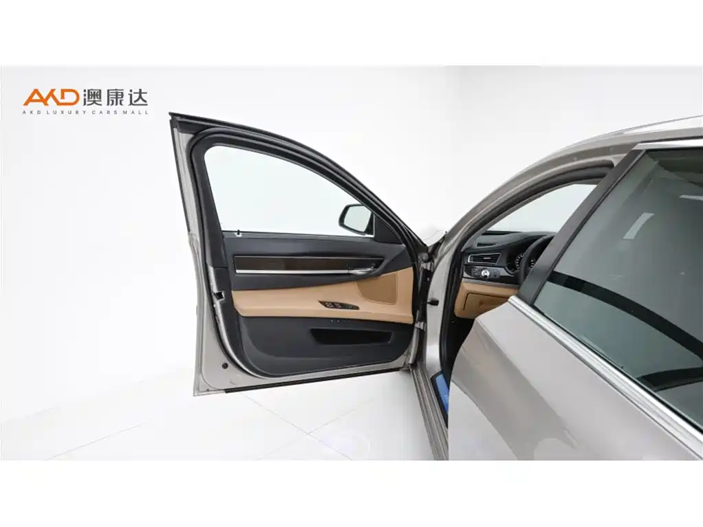 BMW 7 Series 2015 — фото 10
