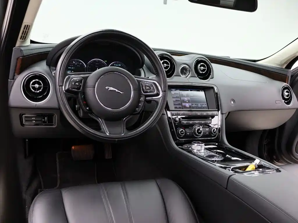 Jaguar XJ 2014 — фото 10