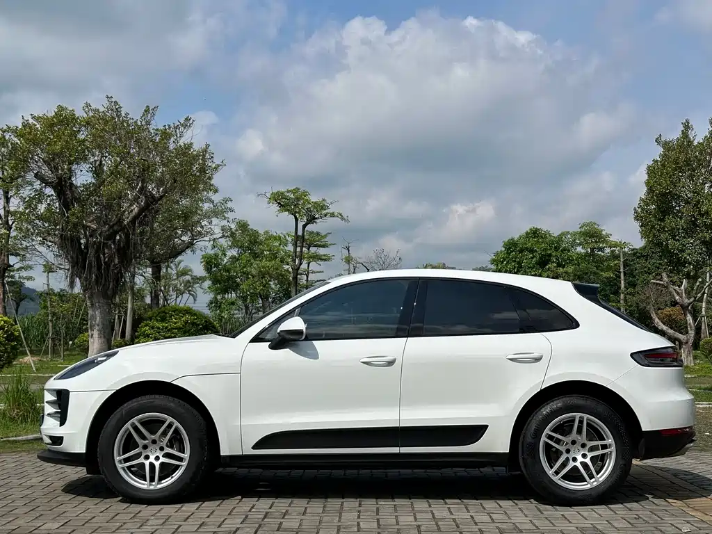 Porsche Macan 2020 — фото 24