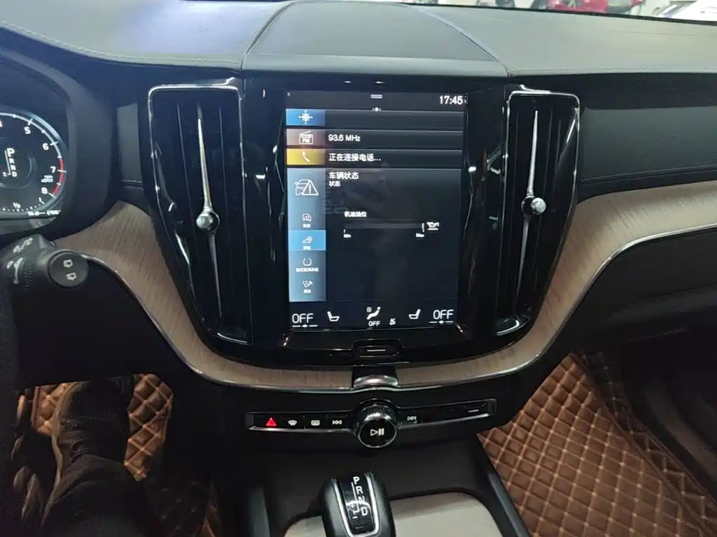 Volvo XC60 2018 — фото 13