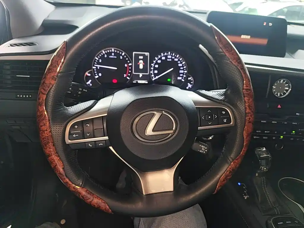 Lexus RX 2017 — фото 11