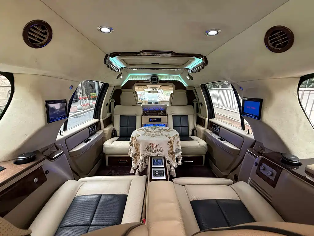 Lincoln Navigator 2010 — фото 17
