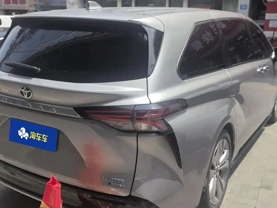 Toyota Sienna 2024